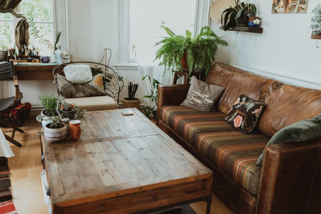 A Complete Guide to Stylish Home Decor A cozy living room featuring rustic furniture and lush greenery for a relaxed ambiance.